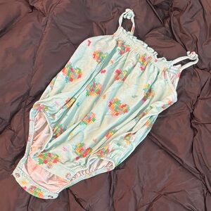 Posh Peanut Used but good condition Baby Romper with Heart Pattern sz 6-12 mth